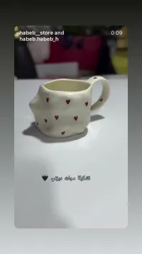 كوب سيراميك بتصميم قلوب حمراء
