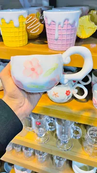 كوب سيراميك مزين بالزهور مع مقبض مميز