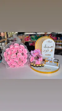 طقم هدايا الخطوبة والزفاف - باقة ورد وشوكولاتة