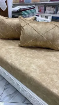 طقم مفروشات سرير مع وسائد مزخرفة
