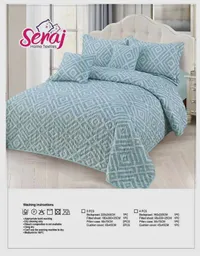 طقم مفارش سرير بنقشة هندسية - سراج (Seraj)