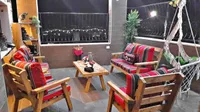طقم جلسة خارجية خشبية بتصميم تراثي