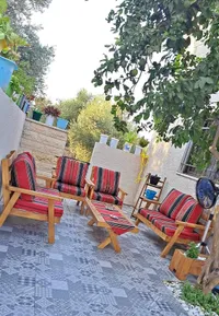 طقم جلسة خارجية خشبية بتطريز تراثي