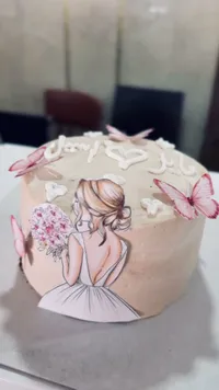 كيكة المناسبات بتصميم الفراشات والعروس