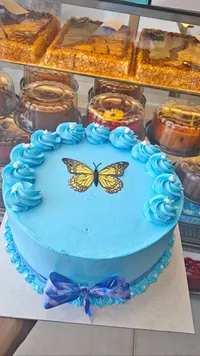 قالب كيك الفراشة الأزرق