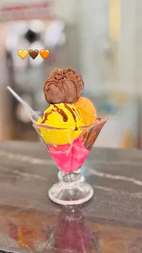 آيس كريم فواكه وشوكولاتة