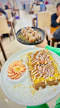 وافل بالشوكولاتة والمكسرات