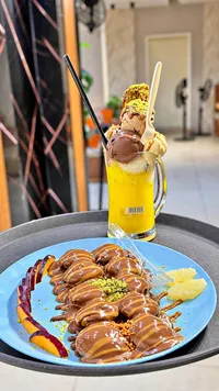 بان كيك بالشوكولاتة والفواكه (اسم العلامة التجارية غير واضح)