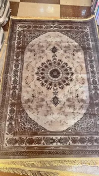 سجادة أرضية بتصميم كلاسيكي