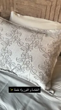 وسادة مطرزة