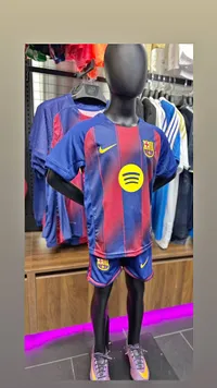 طقم رياضي للأطفال - برشلونة من نايكي (Nike)