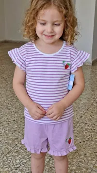 طقم بيجامة بناتي مخطط مع فراولة (غير محددة العلامة التجارية)