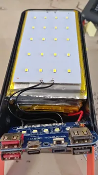 لوحة إضاءة طوارئ محمولة مع باور بانك (YM-370HC-L)