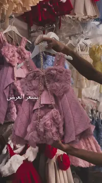 فستان أطفال مزين بالورود مع حقيبة متناسقة