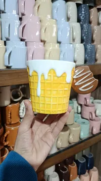 كوب آيس كريم سيراميك أصفر بتصميم الوافل