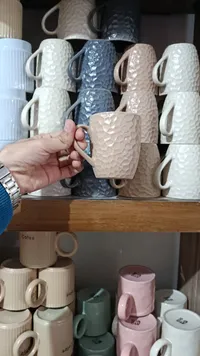 أكواب سيراميك بنقش محبوك - مجموعة ملونة