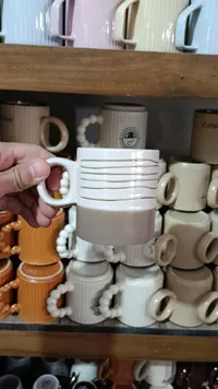 كوب سيراميك بتصميم خطوط