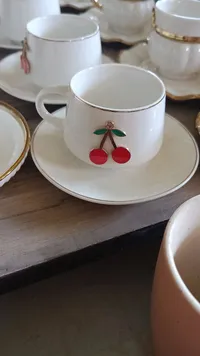 فنجان قهوة سيراميك بتصميم الكرز