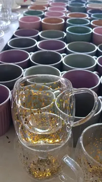 كوب زجاجي بتصميم مزدوج الجدران مع ذهب