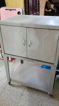 خزانة مطبخ بدورين مع أرفف