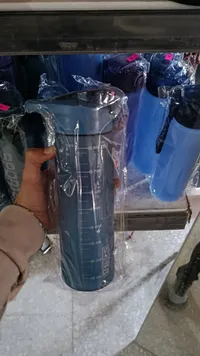 إبريق قياس بلاستيكي شفاف