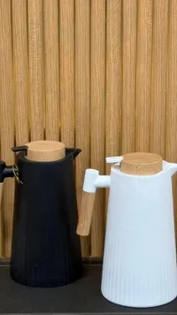 إبريق حراري مع غطاء خشبي