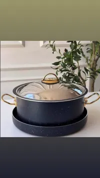 طقم قدور طهي بغطاء زجاجي - تصميم أسود مع مقابض ذهبية