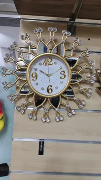 ساعة حائط شمس ذهبية بكريستال