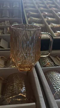 كوب زجاجي بنمط خطوط