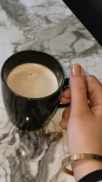 مج قهوة أسود كلاسيكي