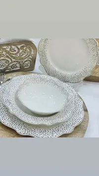 طقم أطباق بورسلين بنقاط ذهبية