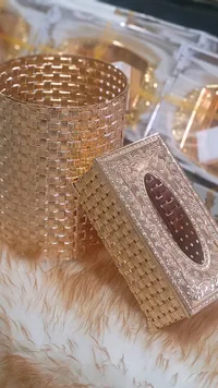 طقم إكسسوارات منزلية ذهبية (علبة مناديل وحاوية أقلام)