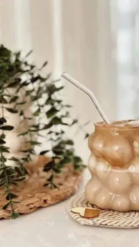 كوب زجاجي بتصميم فقاعات