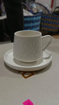 طقم كوب مع صحن سيراميك بتصميم بارز - سوق غزة
