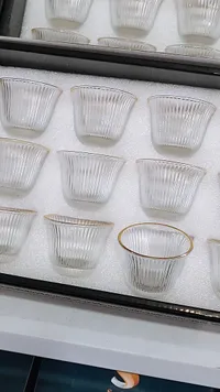 طقم فناجين قهوة زجاجية مضلعة بحواف ذهبية