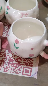 كوب سيراميك بتصميم الزهور والفيونكات