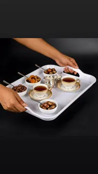 صينية تقديم بلاستيكية بيضاء