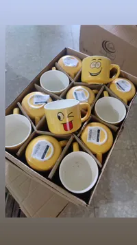 مج سيراميك بتصاميم الإيموجي المضحكة