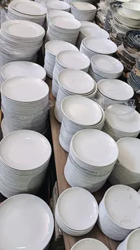 أطباق تقديم سيراميك بيضاء