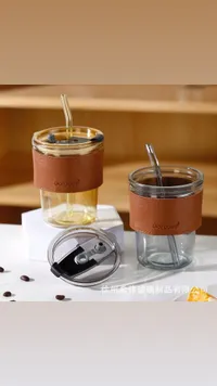 كوب زجاجي مع غطاء وقشة - جورجوس (Gorgous)