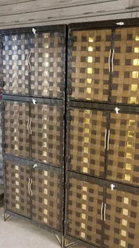 خزانة تخزين منزلية متعددة الأرفف بتصميم عصري