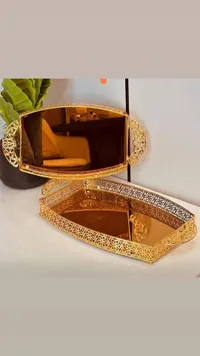 صينية تقديم معدنية ذهبية بتصميم مرايا