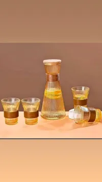 طقم إبريق زجاجي مع 4 أكواب - تصميم مضلع