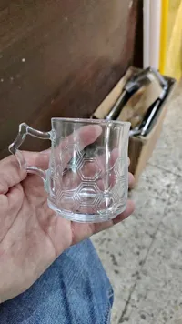 كوب زجاجي بنقوش سداسية