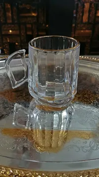 كوب زجاجي مضلع بحافة ذهبية
