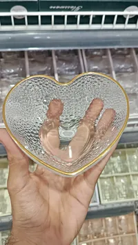 طبق تقديم زجاجي على شكل قلب