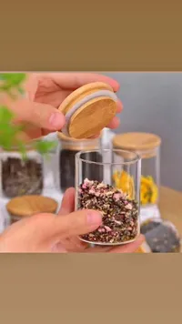 مرطبان زجاجي بغطاء خشبي