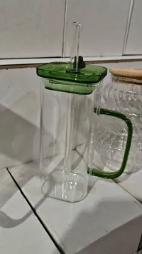 كوب زجاجي مربع مع غطاء وشلمونة