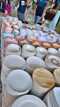 أطباق وأوعية سيراميك متنوعة