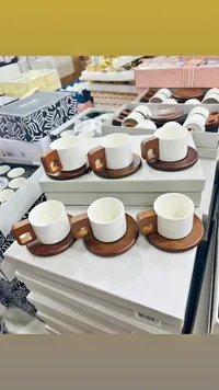 طقم أكواب وصحون قهوة بتصميم خشبي